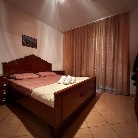 Aldi's Apartment Berat
